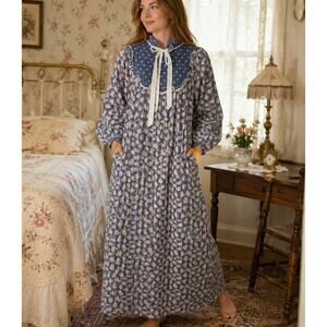Vintage 70s Vandemere Quilted Robe S Blue Floral Prairie Cottagecore USA 1/2 Zip